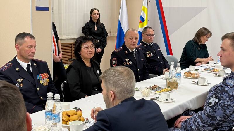В Анадыре прошла встреча ветеранов боевых действий с руководством округа ко Дню Героев Отечества