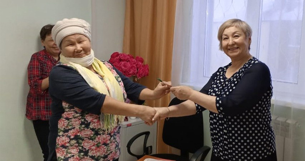 Переселенцы из аварийного жилья получили ключи от новых квартир в Уэлене