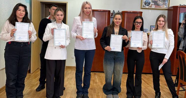 Шесть молодых семей в Анадыре получили жилищные сертификаты на покупку и строительство жилья