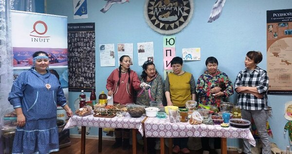 Ластами моржа и ныфкураком отметили День инуита на Чукотке