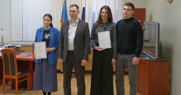 Двум молодым семьям в Анадыре вручили жилищные сертификаты
