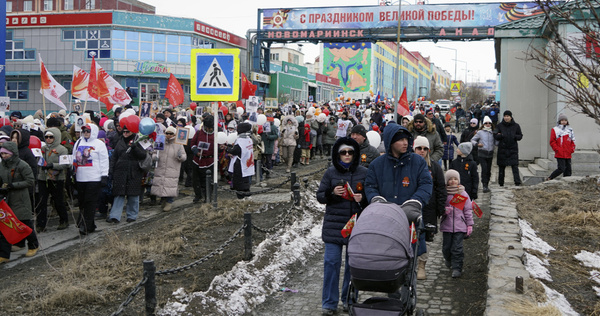 Около 3,5 тысяч человек прошло в шествии "Бессмертного полка" в столице Чукотки