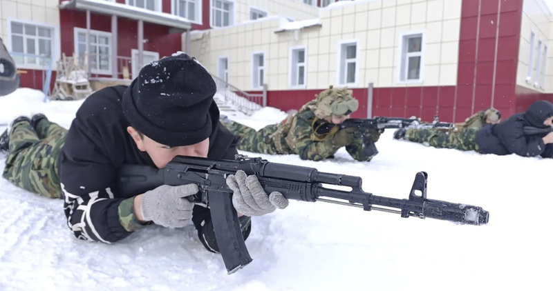 На Чукотке завершились муниципальные этапы военно-патриотической игры "Зарница 2.0"