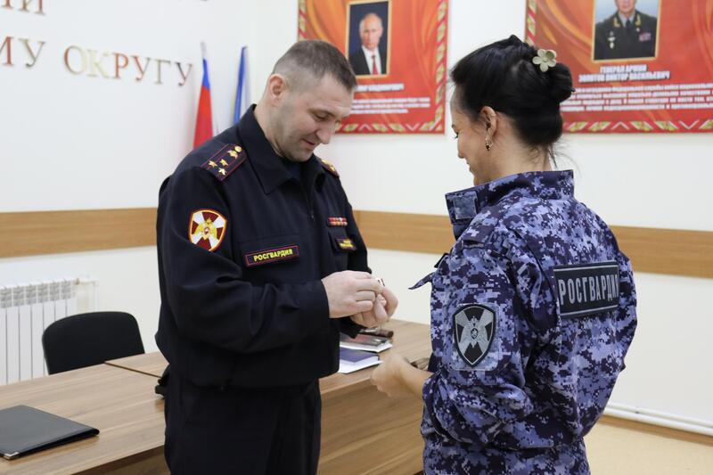 На Чукотке в день Росгвардии наградили личный состав ведомства