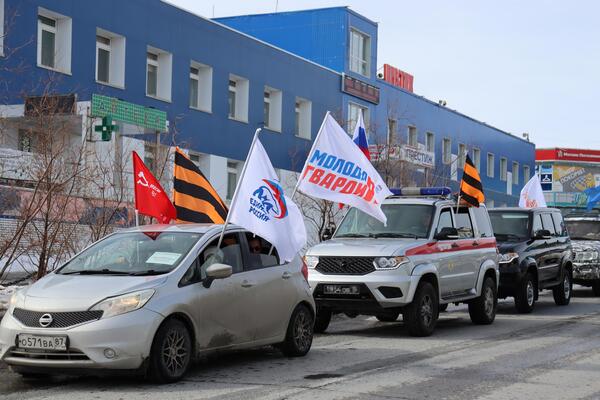 На Чукотке росгвардейцы приняли участие в автопробеге Победы